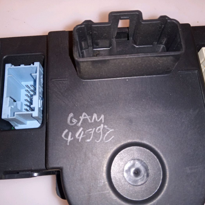 Commande de chauffage occasion RENAULT SCENIC II Phase 2 09-2006->04-2009 1.9 DCI 130ch 7701208975 3