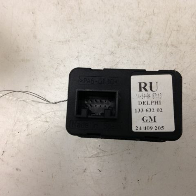 Commande lève-glace porte avant gauche occasion OPEL CORSA III Phase 2 08-2003->09-2006 1.3 CDTI 24411030 2