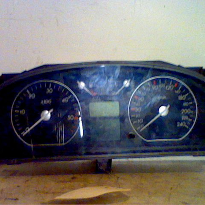 Compteur occasion RENAULT LAGUNA II Phase 1 11-2000->03-2005 1.9 DCI 120ch 8200291334 1