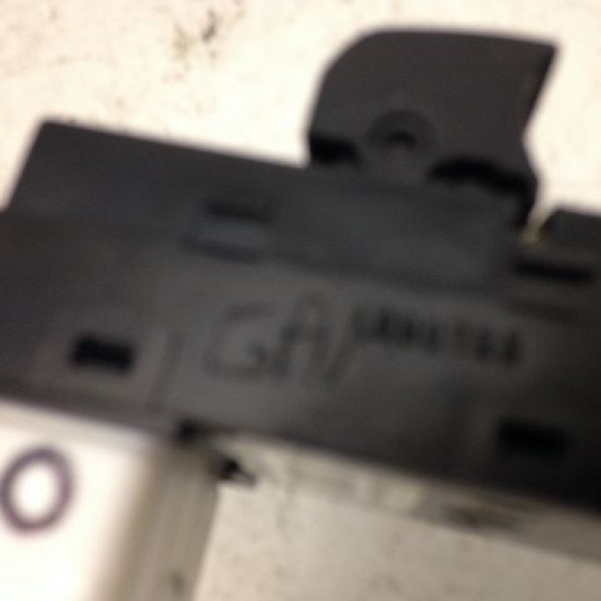 Commande lève-glace porte avant gauche occasion KIA CEE D II Phase 1 09-2012->... 935701H000EQ 3