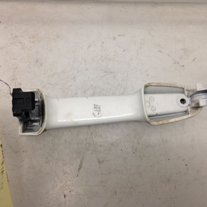 Poignee ext porte avg occasion TOYOTA YARIS III YARIS III Phase 1 2011-03-01->2015-04-30 692110D904 2