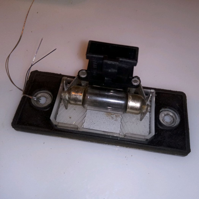 Eclaireur plaque de police d occasion VOLKSWAGEN TIGUAN I Phase 1 11-2007->04-2011 2