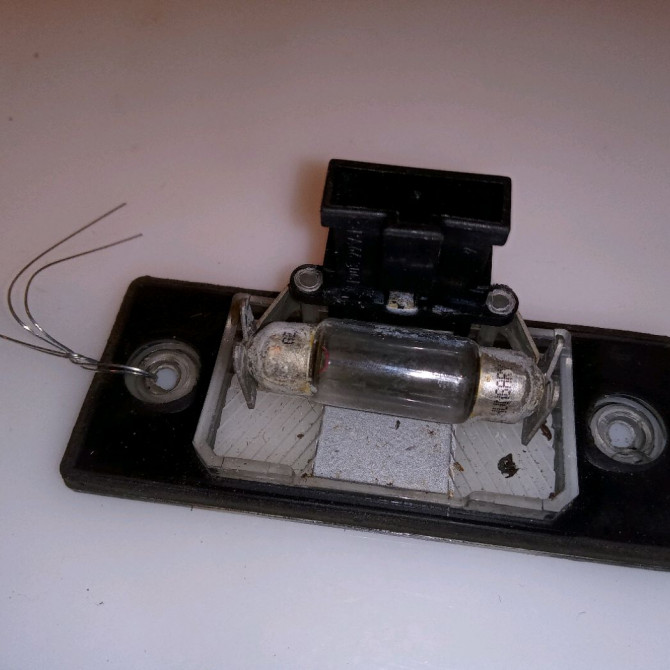 Eclaireur plaque de police g occasion VOLKSWAGEN TIGUAN I Phase 1 11-2007->04-2011 2