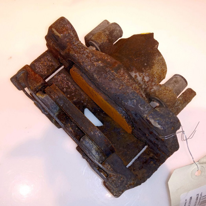 Etrier de frein avant droit occasion RENAULT SCENIC III 1