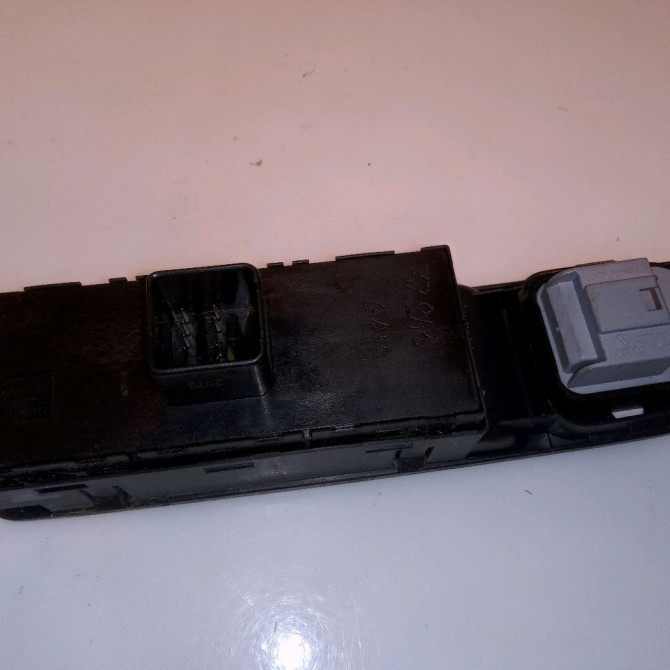 Commande lève-glace porte avant gauche occasion VOLKSWAGEN TIGUAN I Phase 1 11-2007->04-2011 2