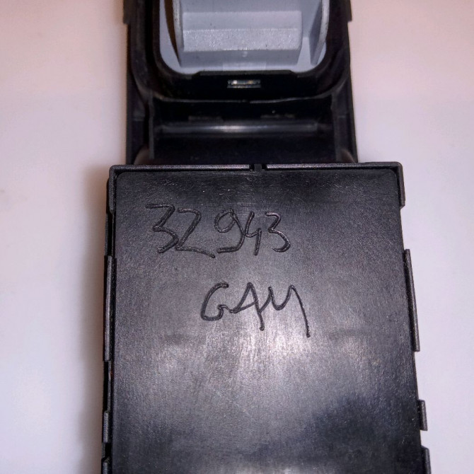 Commande lève-glace porte avant gauche occasion VOLKSWAGEN TIGUAN I Phase 1 11-2007->04-2011 3