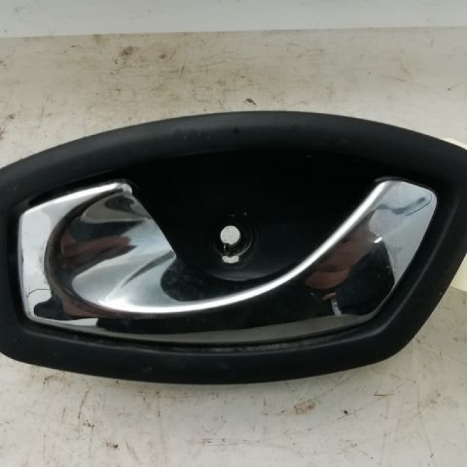Poignee int porte avg occasion RENAULT CAPTUR Phase 1 02-2013->... 1.2i 118 16V 806716611R 1
