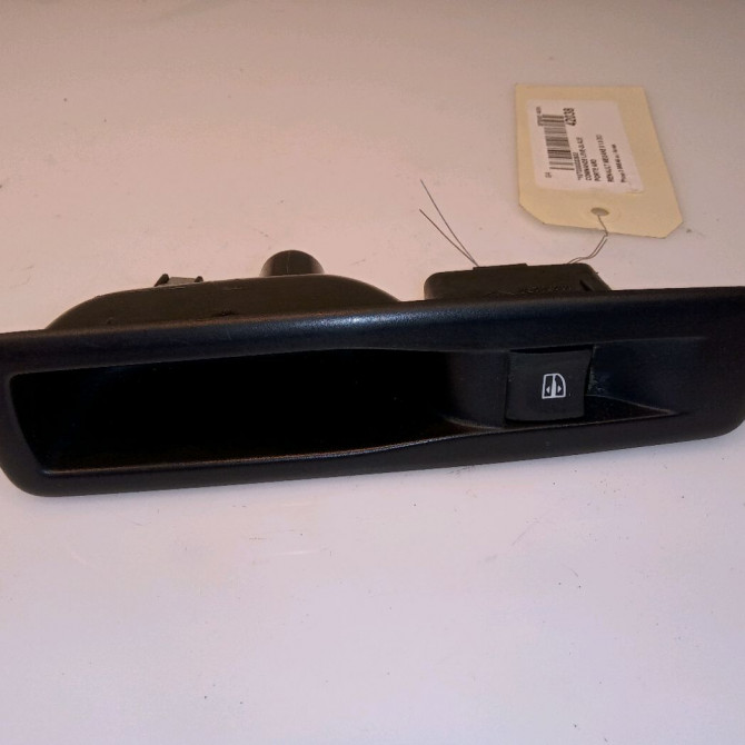 Commande leve-glace porte arrière droite occasion RENAULT MEGANE III Phase 2 BREAK 01-2012->06-2014 1.6 DCI 130ch 1
