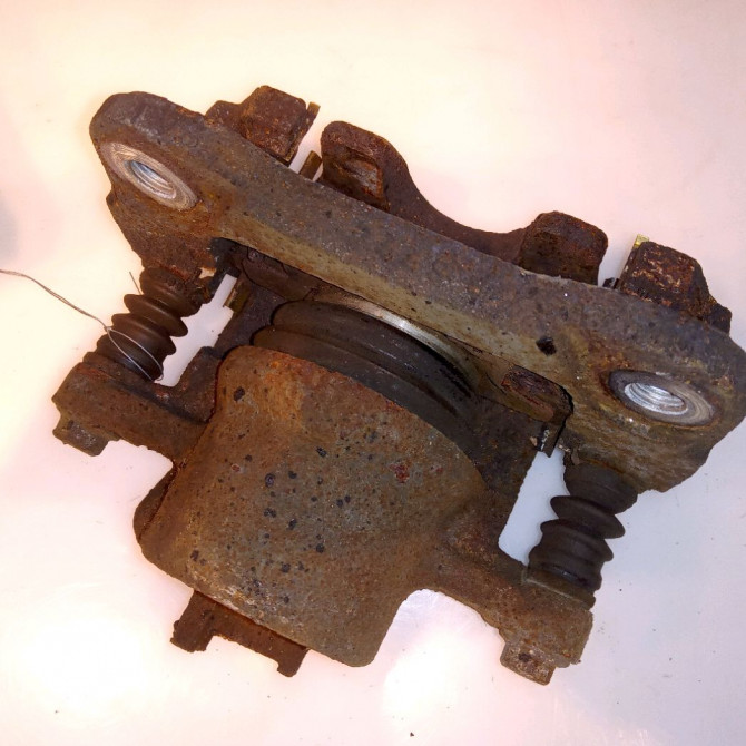 Etrier de frein avant droit occasion NISSAN PIXO Phase 1 05-2009->... 1.0i 12v 68ch 410004A00A 2