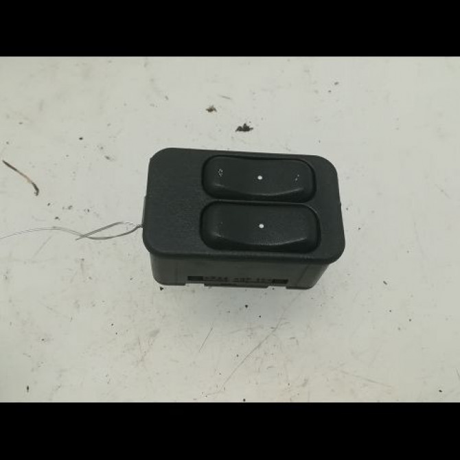Commande lève-glace porte avant gauche occasion OPEL CORSA III Phase 1 10-2000->08-2003 1.7 DI 16v 24411030 1