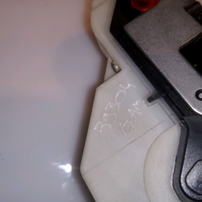 Serrure porte ard occasion PEUGEOT 2008 Phase 1 01-2013->... 1.2i PURETECH 110ch 9812501180 3