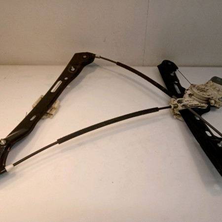Mecanisme + moteur lève-glace avant droit occasion B.M.W. SERIE 1 I Phase 1 05-2004->12-2006 120d 51337138466