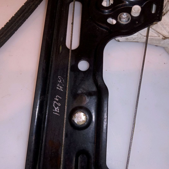 Mecanisme + moteur lève-glace avant droit occasion B.M.W. SERIE 1 I Phase 1 05-2004->12-2006 120d 51337138466 3