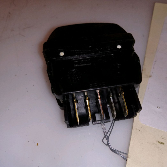 Commande lève-glace porte avant droite occasion CITROEN XSARA PICASSO Phase 2 02-2004->12-2010 1.6 HDI 110ch 2