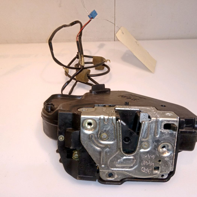 Serrure porte ard occasion MERCEDES CLASSE C II Phase 1 05-2000->03-2004 C 220 CDI 2037300235 1