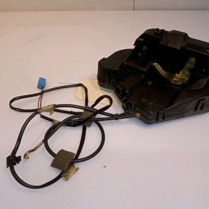 Serrure porte ard occasion MERCEDES CLASSE C II Phase 1 05-2000->03-2004 C 220 CDI 2037300235 2