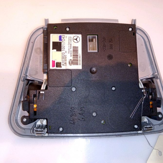 Plafonnier occasion MERCEDES CLASSE C II Phase 1 05-2000->03-2004 C 220 CDI 2108203401 2