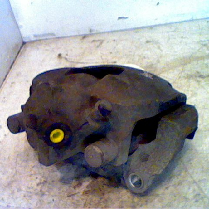 Etrier de frein avant droit occasion RENAULT MEGANE II Phase 1 09-2003->12-2005 7701065267 2