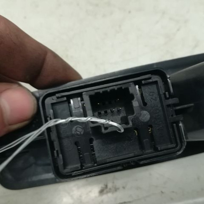 Commande leve-glace porte arrière droite occasion RENAULT MEGANE III Phase 3 10-2013->... 1.6 DCI 130ch 3