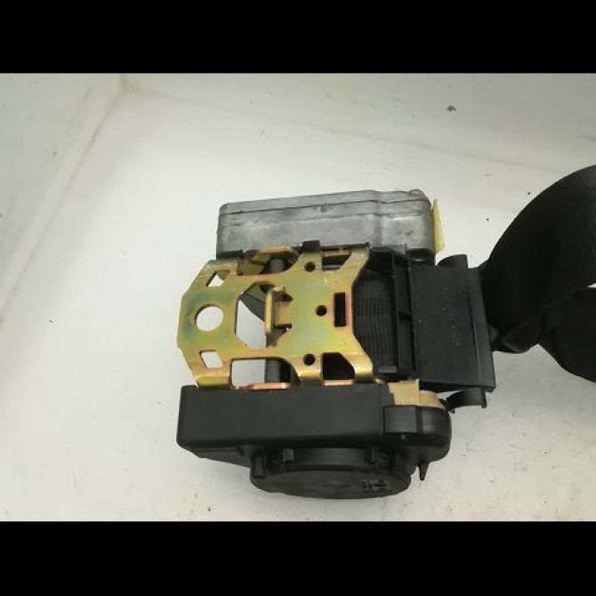 Ceinture arrière gauche occasion AUDI A3 I Phase 1 09-1996->10-2000 8L3857805V04 3