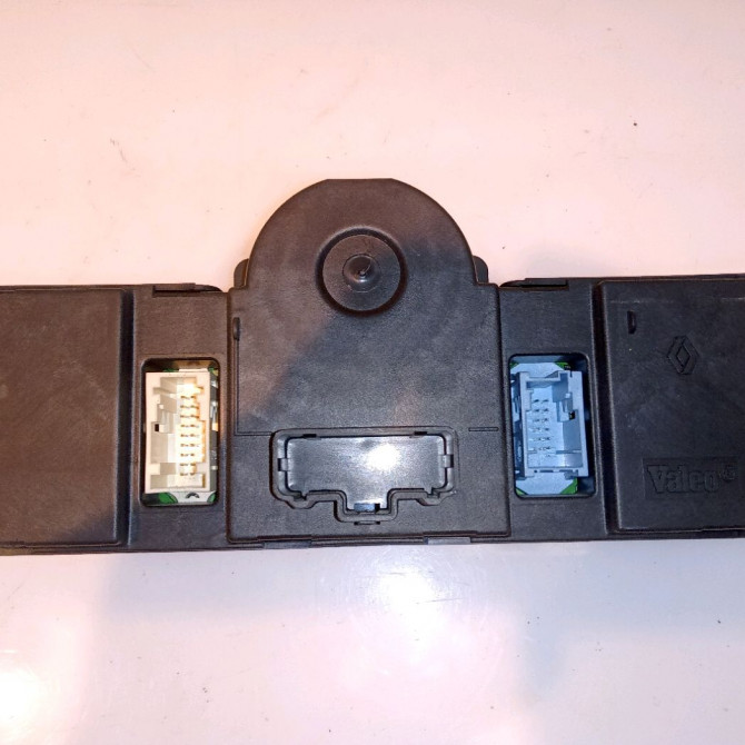 Commande de chauffage occasion RENAULT SCENIC II Phase 2 09-2006->04-2009 1.9 DCI 130ch 7701208975 2