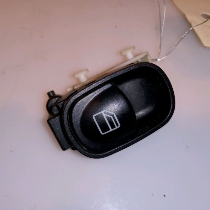 Commande leve-glace porte arrière gauche occasion MERCEDES CLASSE C II Phase 1 05-2000->03-2004 1