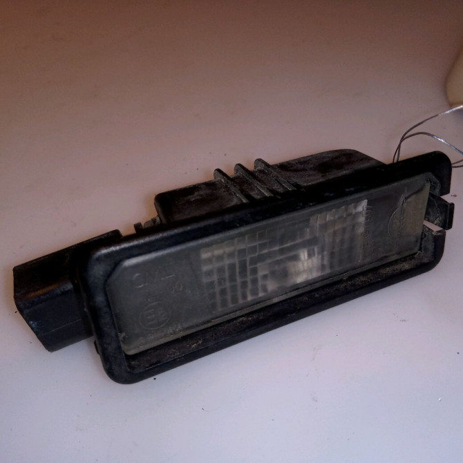 Eclaireur plaque de police g occasion VOLKSWAGEN GOLF VI Phase 1 10-2008->04-2013 1.4 TSI 16v 122ch 1