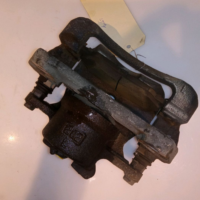 Etrier de frein avant gauche occasion TOYOTA YARIS III YARIS III Phase 1 2011-03-01->2015-04-30 1.5 100ch 4775052340 2