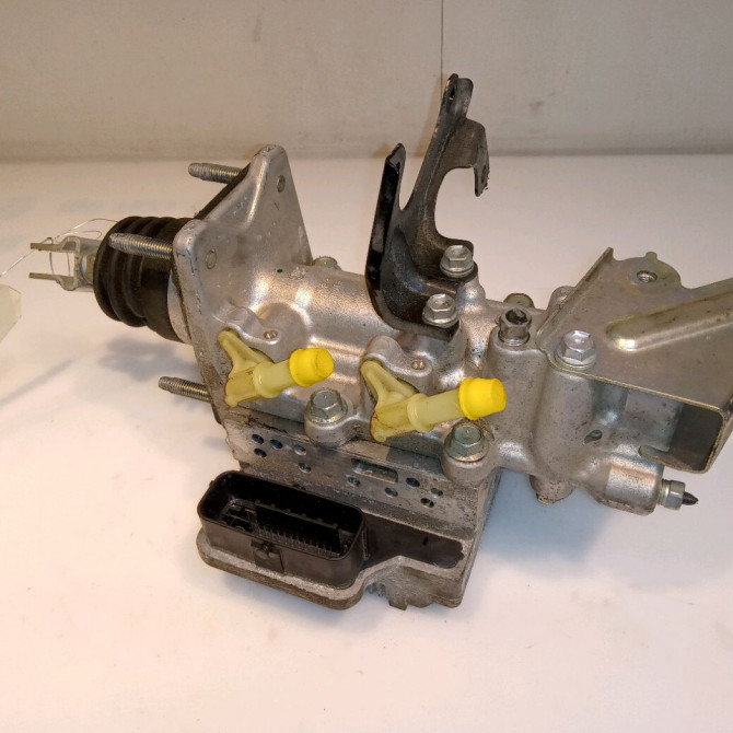 Unité hydraulique ABS occasion TOYOTA YARIS III YARIS III Phase 1 2011-03-01->2015-04-30 1.5 100ch 1