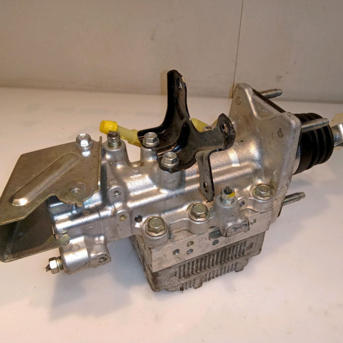 Unité hydraulique ABS occasion TOYOTA YARIS III YARIS III Phase 1 2011-03-01->2015-04-30 1.5 100ch 2