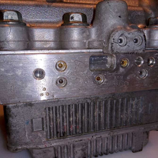 Unité hydraulique ABS occasion TOYOTA YARIS III YARIS III Phase 1 2011-03-01->2015-04-30 1.5 100ch 5