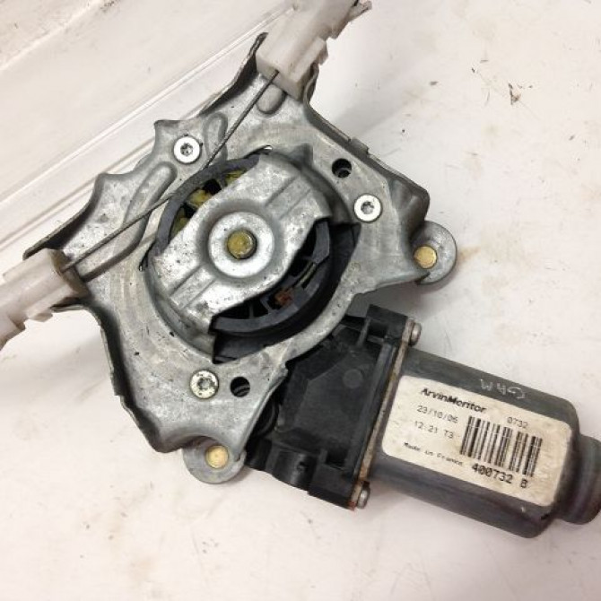 Mecanisme + moteur lève-glace avant droit occasion RENAULT CLIO CAMPUS II Phase 1 07-2006->07-2009 1.5 DCI 70ch 7700842246 2