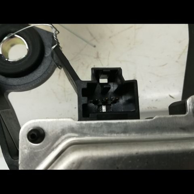 Moteur essuie-glace arrière occasion FORD FIESTA V Phase 2 10-2005->10-2008 1.3i 1422314 3