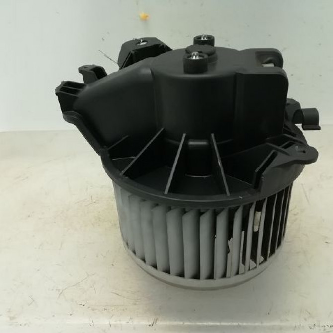 Ventilateur de chauffage occasion FIAT GRANDE PUNTO III Phase 1 09-2005->12-2013 1.2i 77364956 2