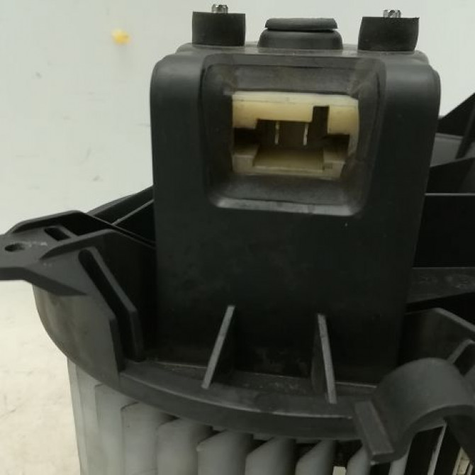 Ventilateur de chauffage occasion FIAT GRANDE PUNTO III Phase 1 09-2005->12-2013 1.2i 77364956 3