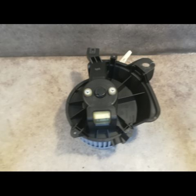 Ventilateur de chauffage occasion FIAT PUNTO EVO III Phase 1 10-2009->12-2013 1.3 MULTIJET 75ch 77364956 2