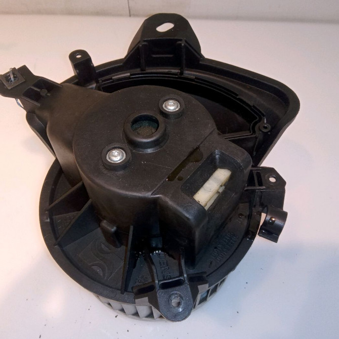 Ventilateur de chauffage occasion FIAT GRANDE PUNTO III Phase 1 09-2005->12-2013 1.2i 65ch 77364956 2