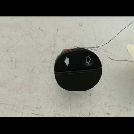 Commande lève-glace porte avant droite occasion FORD FIESTA V Phase 2 10-2005->10-2008 1.3i