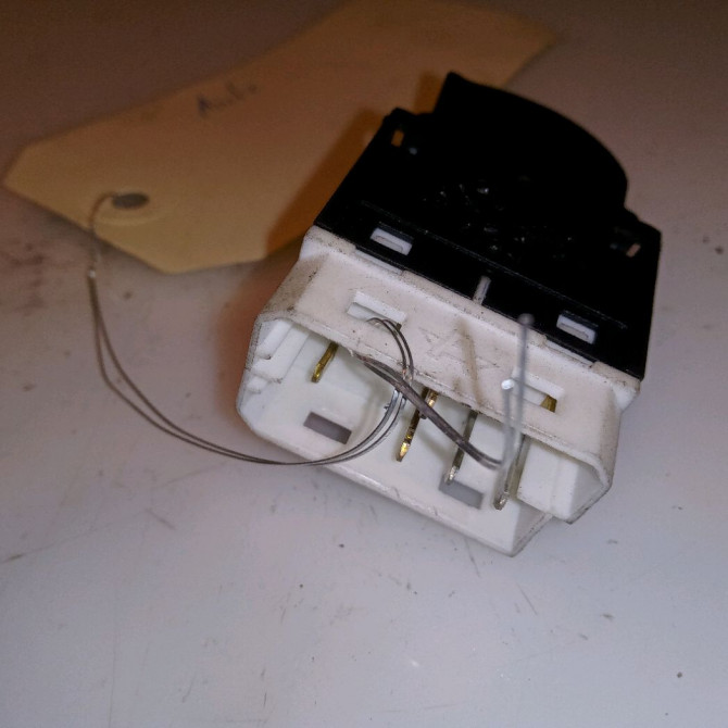 Commande lève-glace porte avant gauche occasion BOLLORE BLUECAR Phase 1 01-2011->... ELEC 2