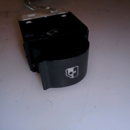 Commande lève-glace porte avant droite occasion BOLLORE BLUECAR Phase 1 01-2011->... ELEC