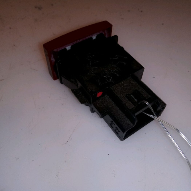 Bouton de warning occasion BOLLORE BLUECAR Phase 1 01-2011->... ELEC 2