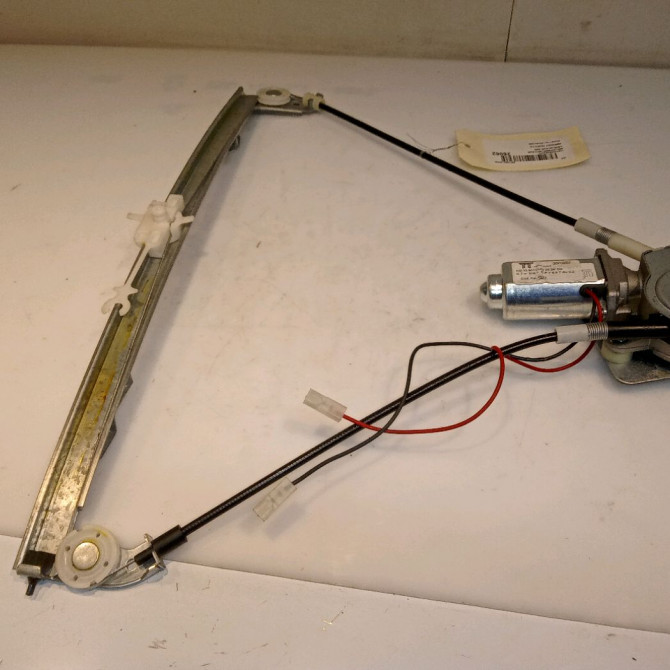 Mecanisme + moteur lève-glace avant droit occasion RENAULT CLIO II Phase 1 03-1998->06-2001 1.2 1