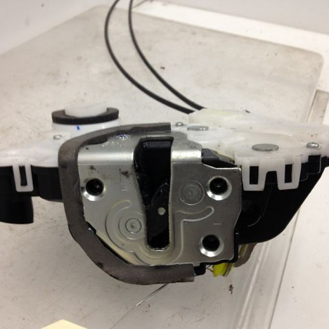 Serrure porte avg occasion TOYOTA YARIS III YARIS III Phase 1 2011-03-01->2015-04-30 690400D140 3