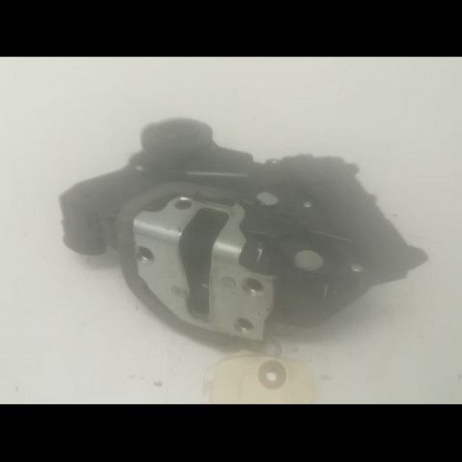 Serrure porte avg occasion TOYOTA YARIS II Phase 1 12-2005->11-2009 1.3 VVT-i 690400D140 1