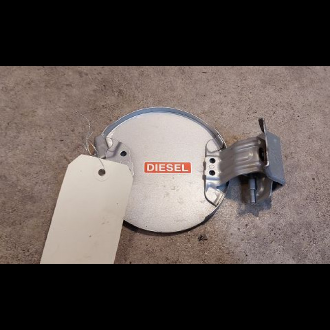 Volet de trappe carburant occasion TOYOTA YARIS II Phase 2 01-2009->05-2011 1.4 D-4D 90ch 7735052130 2