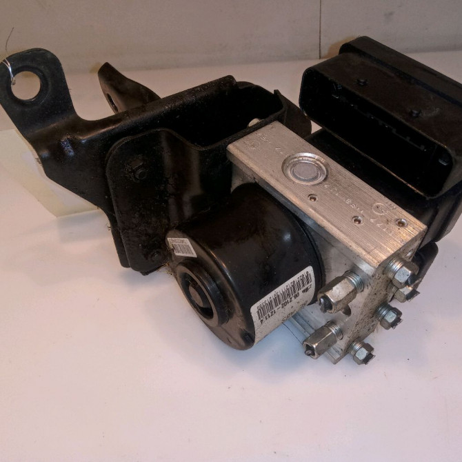 Unité hydraulique ABS occasion TOYOTA YARIS II Phase 2 01-2009->05-2011 1.4 D-4D 90ch 440500D200 2