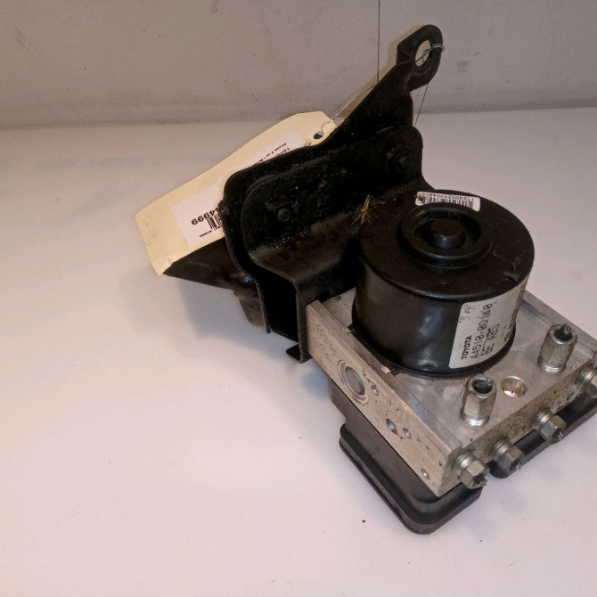 Unité hydraulique ABS occasion TOYOTA YARIS II Phase 2 01-2009->05-2011 1.4 D-4D 90ch 440500D200 3