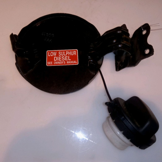 Volet de trappe carburant occasion TOYOTA YARIS II Phase 2 01-2009->05-2011 1.4 D-4D 90ch 7735052130 2