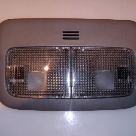 Plafonnier occasion TOYOTA YARIS II Phase 2 01-2009->05-2011 1.4 D-4D 90ch 8124052040B0