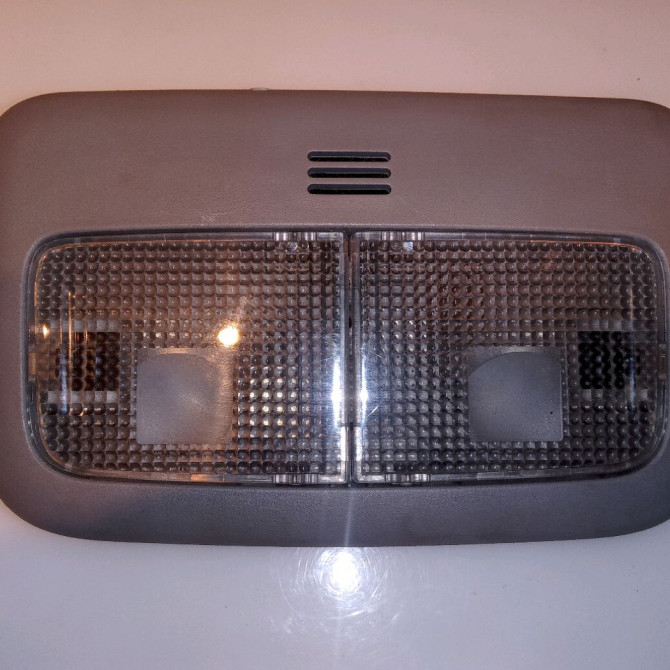 Plafonnier occasion TOYOTA YARIS II Phase 2 01-2009->05-2011 1.4 D-4D 90ch 8124052040B0 1